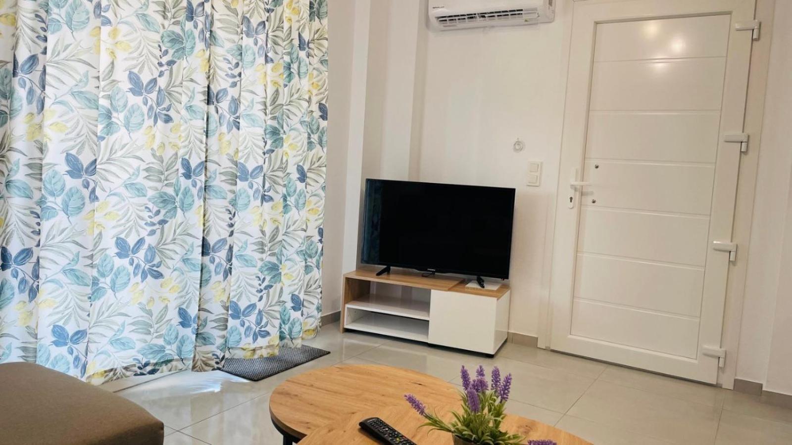 Athina Lägenhet Ofrínion Exteriör bild